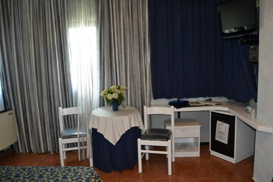 Hotel Eden Osio Sotto Pokoj fotografie